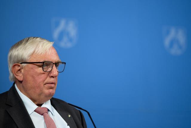 04 September 2026, North Rhine-Westphalia, Duesseldorf: North Rhine-Westphalia's Minister for Labor, Health and Social Affairs Karl-Josef Laumann speaks at a cabinet press conference about heat-related protective measures in the health and long-term care sectors. Photo: Fabian Strauch/dpa