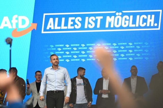 04 September 2026, Saxony-Anhalt, Magdeburg: Ulrich Siegmund (C), the Alternative for Germany's (AfD) top candidate for the state election in Saxony-Anhalt, stands on stage at a family celebration hosted by his party. Photo: Michael Brandt/dpa