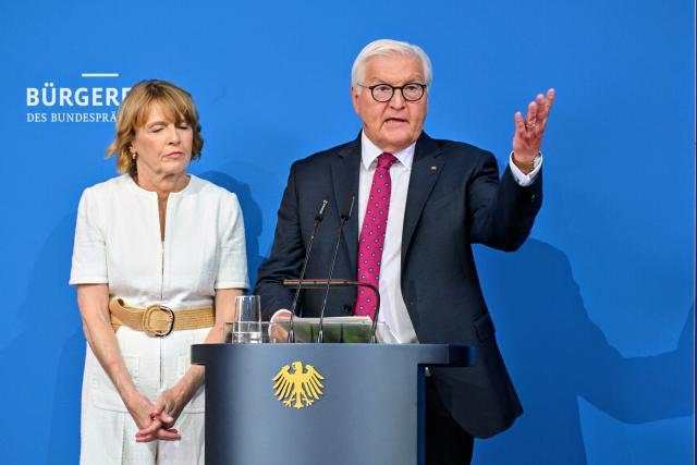 04 September 2026, North Rhine-Westphalia, Bonn: German President Frank-Walter Steinmeier (R) speaks during the public festival at Villa Hammerschmidt, next to his wife Elke Buedenbender. Photo: Henning Kaiser/dpa