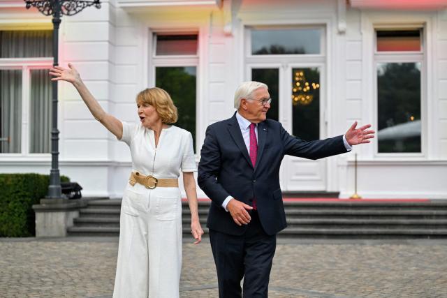 04 September 2026, North Rhine-Westphalia, Bonn: German President Frank-Walter Steinmeier (R) and his wife Elke Buedenbender arrive at the public celebration in the garden of Villa Hammerschmidt. Photo: Henning Kaiser/dpa
