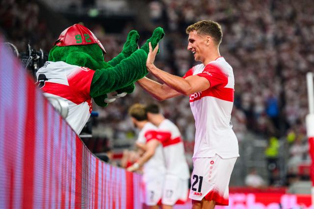 04 September 2026, Baden-Wuerttemberg, Stuttgart: Stuttgart's Grischa Proemel celebrates scoring his side's second goal with team mascot Fritzle, during the German Bundesliga soccer match between VfB Stuttgart and 1. FC Koeln, at MHPArena. Photo: Tom Weller/dpa - IMPORTANT NOTICE: In accordance with the regulations of the Bundesliga and the DFB (German Football Association), it is prohibited to use or allow the use of photographs taken in the stadium and/or during the game in the form of sequential images and/or video-like photo series.