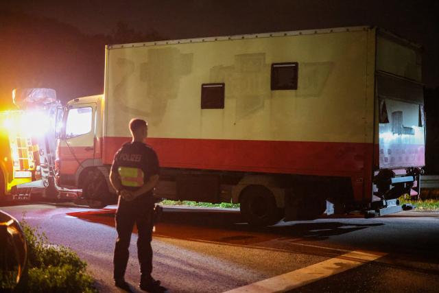 05 September 2026, North Rhine-Westphalia, Niederzier: A suspect's truck was picked up by a towing service from a parking lot in Niederzier and taken to police headquarters in Cologne. Police are continuing their intensive search for a man suspected of carrying out acts of sabotage against the German power grid. Photo: Christoph Reichwein/dpa