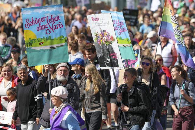 05 September 2026, Saxony-Anhalt, Magdeburg: Protesters march through the city center. The march began at the main train station and is heading to Domplatz, where a democracy festival organized by the coalition "Saxony-Anhalt. Open to the World" is taking place. Photo: Jan Woitas/dpa