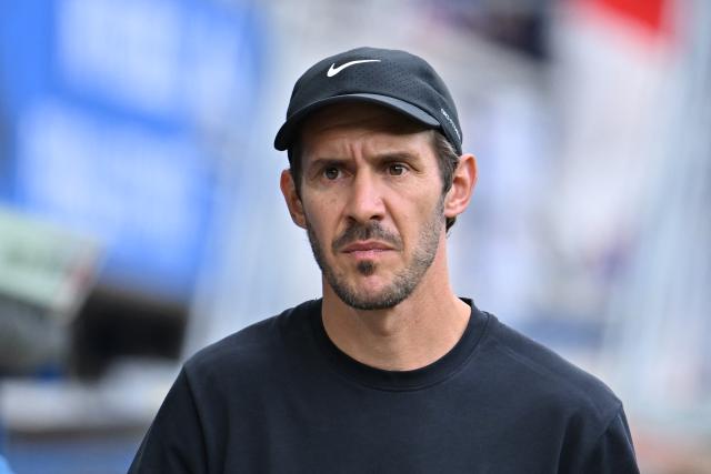 05 September 2026, North Rhine-Westphalia, Paderborn: Freiburg coach Julian Schuster is pictured before the German Bundesliga soccer match between SC Paderborn 07 and SC Freiburg at the Home Deluxe Arena. Photo: Swen Pförtner/dpa - IMPORTANT NOTICE: In accordance with the regulations of the Bundesliga and the German Football Association (DFB), it is prohibited to use or allow the use of photographs taken in the stadium and/or during the game in the form of sequential images and/or video-like photo series.
