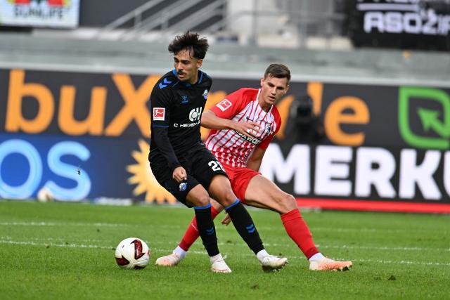 05 September 2026, North Rhine-Westphalia, Paderborn: Paderborn's Raphael Obermair and Freiburg's Yannik Engelhardt battle for the ball during the German Bundesliga soccer match between SC Paderborn 07 and SC Freiburg at the Home Deluxe Arena. Photo: Swen Pförtner/dpa - IMPORTANT NOTICE: Bundesliga and DFB regulations prohibit any use of photographs as image sequences and/or quasi-video.