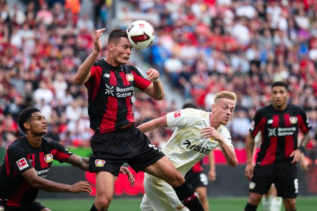 05 September 2026, North Rhine-Westphalia, Leverkusen: Bayer Leverkusen's Patrik Schick (2nd L) heads the ball next to FC Union Berlin's Zeno Van Den Bosch during the German Bundesliga, soccer match between Bayer Leverkusen and 1. FC union Berlin at the BayArena. Photo: Marius Becker/dpa - IMPORTANT NOTICE: Bundesliga and DFB regulations prohibit any use of photographs as image sequences and/or quasi-video.