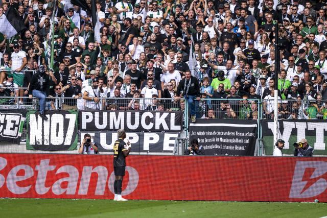 05 September 2026, North Rhine-Westphalia, Mönchengladbach: Elversberg's David Mokwa celebrates scoring his side's first goal during the German Bundesliga soccer match between Borussia Moenchengladbach and SV Elversberg at the BORUSSIA-PARK
Stadium. Photo: David Inderlied/dpa - IMPORTANT NOTICE: Bundesliga and DFB regulations prohibit any use of photographs as image sequences and/or quasi-video.