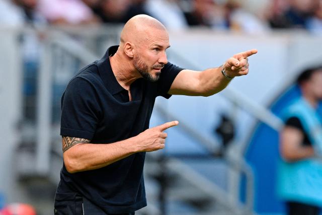 05 September 2026, Baden-Württemberg, Sinsheim: Hoffenheim's coach Christian Ilzer gestures during the German Bundesliga soccer match between TSG 1899 Hoffenheim and Borussia Dortmund at the SNP Arena. Photo: Uwe Anspach/dpa - IMPORTANT NOTICE: Bundesliga and DFB regulations prohibit any use of photographs as image sequences and/or quasi-video.