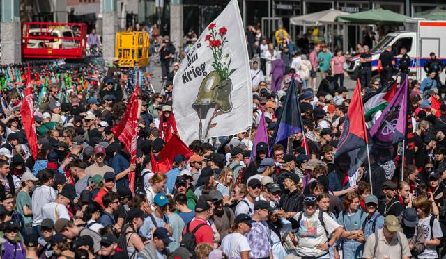 05 September 2026, North Rhine-Westphalia, Cologne: Participants carry flags and banners during a demonstration by the "Disarm Rheinmetall" protest camp in Cologne. Photo: Benjamin Westhoff/dpa