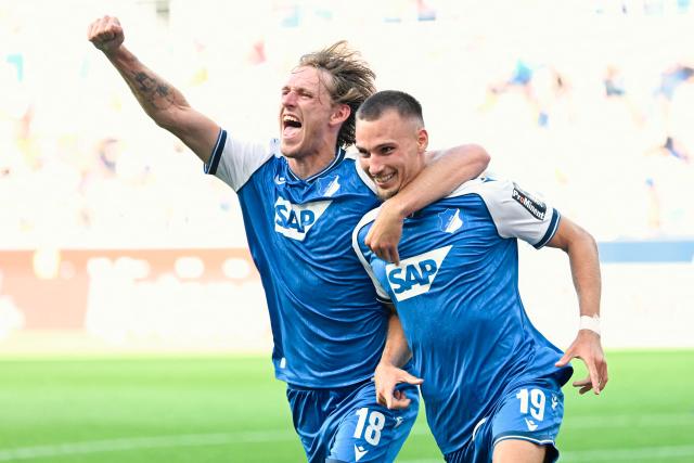 05 September 2026, Baden-Württemberg, Sinsheim: Hoffenheim's Tim Lemperle (R) celebrates scoring his side's second goal with teammate Wouter Burger during the German Bundesliga soccer match between TSG 1899 Hoffenheim and Borussia Dortmund at the SNP Arena. Photo: Uwe Anspach/dpa - IMPORTANT NOTICE: Bundesliga and DFB regulations prohibit any use of photographs as image sequences and/or quasi-video.