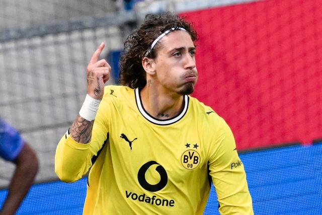 05 September 2026, Baden-Württemberg, Sinsheim: Dortmund's Fabio Silva celebrates scoring his side's second goal during the German Bundesliga soccer match between TSG 1899 Hoffenheim and Borussia Dortmund at the SNP Arena. Photo: Uwe Anspach/dpa - IMPORTANT NOTICE: Bundesliga and DFB regulations prohibit any use of photographs as image sequences and/or quasi-video.