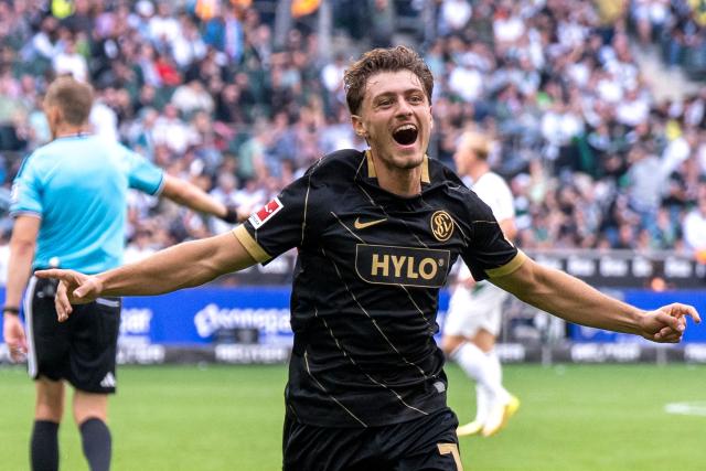 05 September 2026, North Rhine-Westphalia, Mönchengladbach: Elversberg's Maurice Krattenmacher celebrates scoring his side's fourth goal during the German Bundesliga soccer match between Borussia Moenchengladbach and SV Elversberg at the BORUSSIA-PARK
Stadium. Photo: David Inderlied/dpa - IMPORTANT NOTICE: Bundesliga and DFB regulations prohibit any use of photographs as image sequences and/or quasi-video.