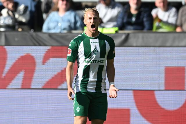 05 September 2026, Bremen: Bremen's Marco Gruell celebrates scoring his side's third goal during the German Bundesliga soccer match between Werder Bremen and RB Leipzig at the Weserstadion. Photo: Carmen Jaspersen/dpa - IMPORTANT NOTICE: Bundesliga and DFB regulations prohibit any use of photographs as image sequences and/or quasi-video.