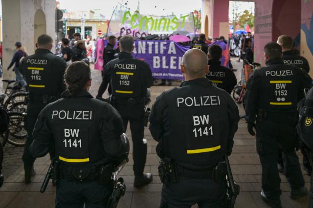 05 September 2026, Saxony-Anhalt, Halle / Saale: Police officers secure a nationwide Antifa demonstration taking place on the eve of the 2026 Saxony-Anhalt state election. Photo: Heiko Rebsch/dpa
