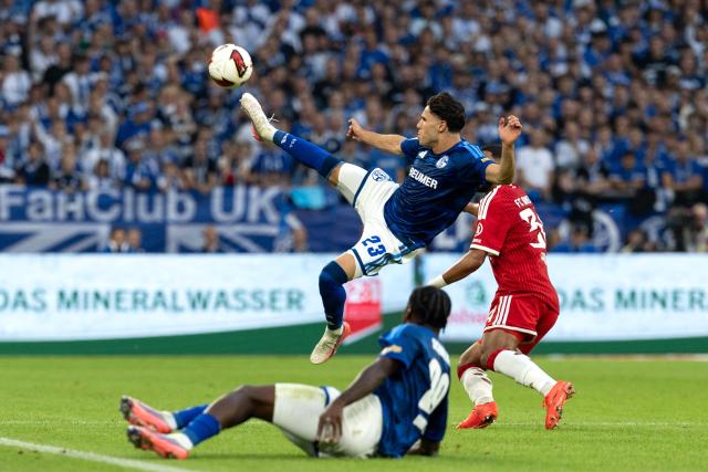 05 September 2026, North Rhine-Westphalia, Gelsenkirchen: Schalke's Soufiane El-Faouzi in action during the German Bundesliga soccer match between FC Schalke 04 and Bayern Munich at the Veltins Arena. Photo: Fabian Strauch/dpa - IMPORTANT NOTICE: Bundesliga and DFB regulations prohibit any use of photographs as image sequences and/or quasi-video.