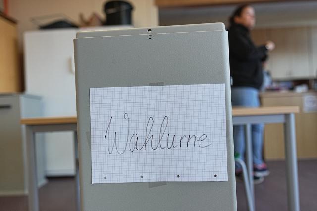 06 September 2026, Saxony-Anhalt, Tangermünde: A ballot box is pictured at the polling station of Alternative for Germany (AfD) lead candidate Siegmund. A checkered sheet of paper on the box reads "Ballot Box." Photo: Michael Kappeler/dpa