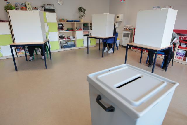 06 September 2026, Saxony-Anhalt, Tangermünde: Eligible voters cast their ballots at a polling station in Saxony-Anhalt. Photo: Matthias Bein/dpa