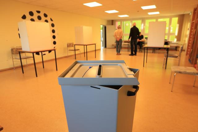 06 September 2026, Saxony-Anhalt, Wernigerode: An open ballot box stands in a polling station in Wernigerode ahead of Sunday's state election in Saxony-Anhalt. Photo: Matthias Bein/dpa