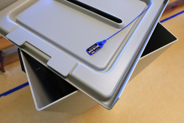06 September 2026, Saxony-Anhalt, Wernigerode: An open ballot box stands in a polling station in Wernigerode ahead of Sunday's state election in Saxony-Anhalt. Photo: Matthias Bein/dpa