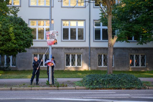 06 September 2026, Saxony-Anhalt, Magdeburg: Public works employees remove election posters near a polling station. Saxony-Anhalt elects a new state parliament on Sunday. Photo: Klaus-Dietmar Gabbert/dpa