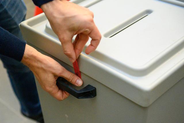 06 September 2026, Saxony-Anhalt, Magdeburg: An election official seals a ballot box at a polling station. Saxony-Anhalt elects a new state parliament on Sunday. Photo: Klaus-Dietmar Gabbert/dpa