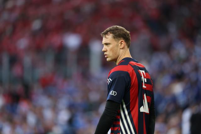 05 September 2026, North Rhine-Westphalia, Gelsenkirchen: Bayern Munich goalkeeper Manuel Neuer warms up ahead of the German Bundesliga soccer match between FC Schalke 04 and Bayern Munich at the Veltins Arena. Photo: Fabian Strauch/dpa - IMPORTANT NOTICE: Bundesliga and DFB regulations prohibit any use of photographs as image sequences and/or quasi-video.