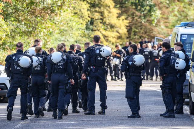 06 September 2026, North Rhine-Westphalia, Kerpen: A large number of police officers head to a wooded area in the Hambach Forest for a major operation. Authorities have been searching for a 48-year-old suspect for several days in connection with an act of sabotage against the German power grid. Photo: Christoph Reichwein/dpa