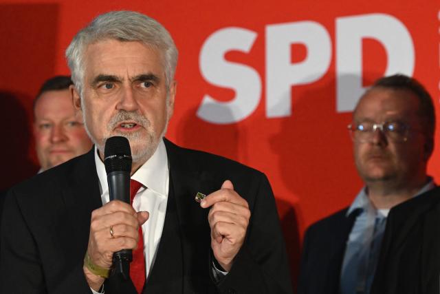 06 September 2026, Saxony-Anhalt, Magdeburg: Armin Willingmann, the Social Democratic Party of Germany (SPD) top candidate, and Minister of Science, Energy, Climate Protection, and the Environment for the state of Saxony-Anhalt speaks at the SPD's election party at the Jahrtausendturm following the first exit polls for the state election in Saxony-Anhalt. Photo: Julian Stratenschulte/dpa