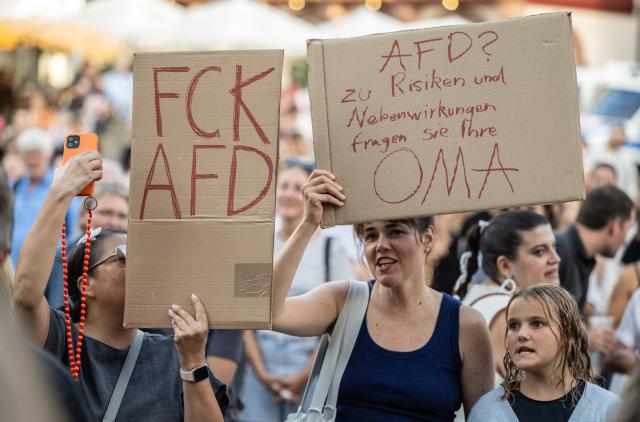 06 September 2026, Hesse, Frankfurt am Main: Members of various coalitions take part in a protest against the Alternative for Germany (AfD) at the Roemer After the exit polls for the state election in Saxony-Anhalt. Photo: Boris Roessler/dpa