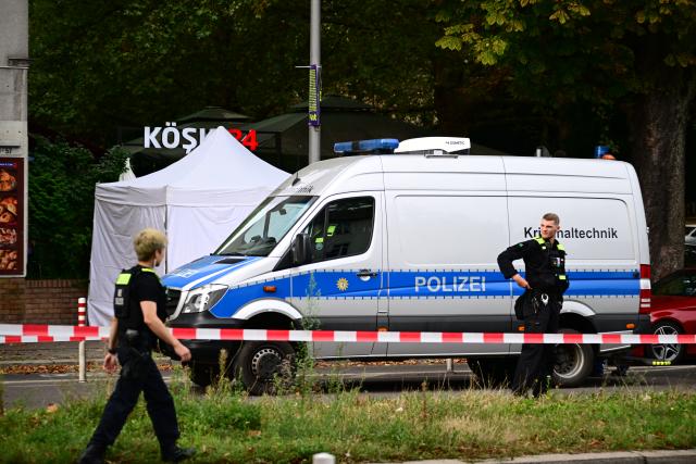 07 September 2026, Berlin: Police officers are at the crime scene on Sonnenallee, where a man was shot dead overnight. Photo: Sebastian Gollnow/dpa