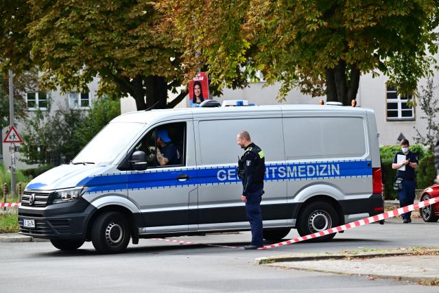 07 September 2026, Berlin: A forensic vehicle leaves the crime scene on Sonnenallee, where a man was shot dead overnight. Photo: Sebastian Gollnow/dpa