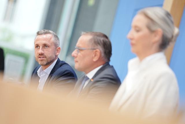 07 September 2026, Berlin: Alice Weidel (R) and Tino Chrupalla (C), federal chairpersons of the AfD, attend the Federal Press Conference with Ulrich Siegmund, the AfD's top candidate in the Saxony-Anhalt state election. The press conference focuses on the results of the state election in Saxony-Anhalt. Photo: Kay Nietfeld/dpa