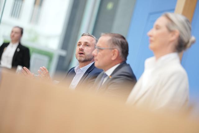 07 September 2026, Berlin: Alice Weidel (R) and Tino Chrupalla (L), federal chairpersons of the AfD, attend the Federal Press Conference with Ulrich Siegmund, the AfD's top candidate in the Saxony-Anhalt state election. The press conference focuses on the results of the state election in Saxony-Anhalt. Photo: Kay Nietfeld/dpa