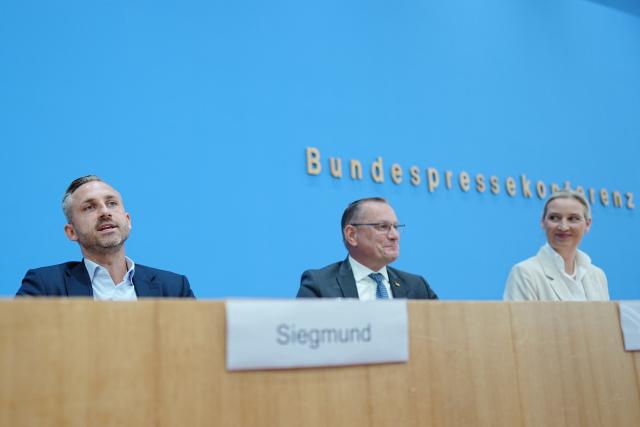 07 September 2026, Berlin: Alice Weidel (R) and Tino Chrupalla (L), federal chairpersons of the AfD, attend the Federal Press Conference with Ulrich Siegmund, the AfD's top candidate in the Saxony-Anhalt state election. The press conference focuses on the results of the state election in Saxony-Anhalt. Photo: Kay Nietfeld/dpa