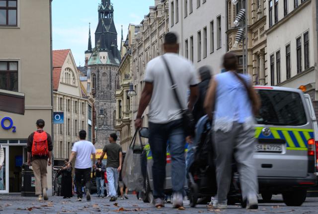 07 September 2026, Saxony-Anhalt, Halle: Pedestrians walk through a pedestrian zone in Halle/Saale. Saxony-Anhalt elected a new state parliament on Sunday, 6 September 2026. Photo: Hendrik Schmidt/dpa
