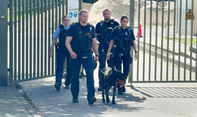 07 September 2026, North Rhine-Westphalia, Remscheid: Police conduct a search at a substation in Remscheid. According to media reports, a suspicious person was reportedly seen there earlier. Photo: -/Blaulicht-Solingen/dpa