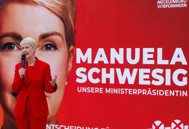 07 September 2026, Mecklenburg-Western Pomerania, Schwerin: Manuela Schwesig, the Minister-President of Mecklenburg-Western Pomerania and the Social Democratic Party of Germany (SPD) top candidate for the state election, answers questions from media representatives about the election results in Saxony-Anhalt in front of Schwerin Palace. On September 20, 2026, a new state parliament will be elected in Mecklenburg-Western Pomerania. Photo: Jens Büttner/dpa