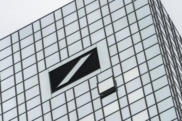 FILED - 22 July 2026, Hesse, Frankfurt am Main: FILE PHOTO - The Deutsche Bank logo is displayed on the glass facade of its headquarters. Photo: Andreas Arnold/dpa
