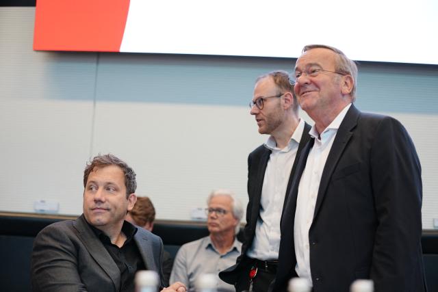07 September 2026, Berlin: German Minister of Finance and Social Democratic Party of Germany (SPD) Federal Chairman Lars Klingbeil (L) and Minister of Defense Boris Pistorius attend their SPD Federal Executive Committee meeting. Photo: Kay Nietfeld/dpa