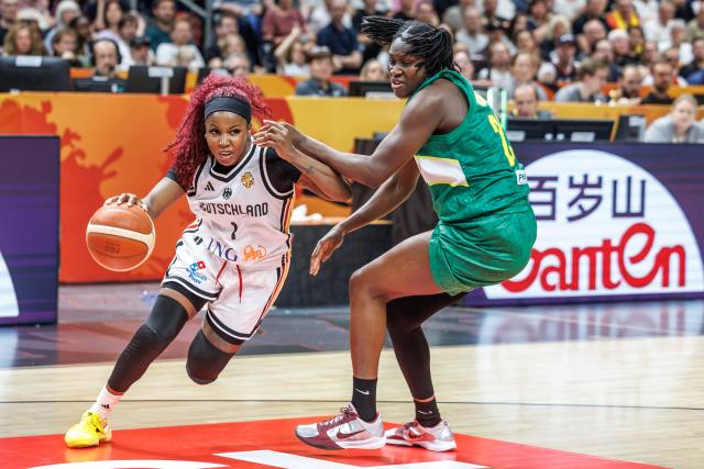 07 September 2026, Berlin: Mali's Sika Kone (R) and Germany's Alexis Peterson battle for the ball during the FIBA Women's Basketball World Cup preliminary round Group A match between Germany and Mali. Photo: Andreas Gora/dpa