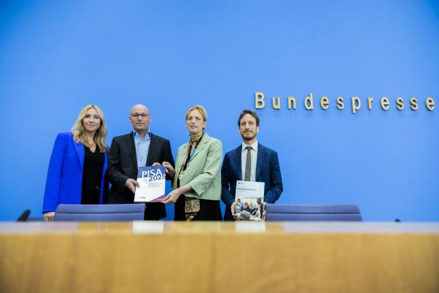08 September 2026, Berlin: (L-R) Anna Stolz, President of the Conference of Education Ministers and Bavarian Minister of State for Education and Culture, Samuel Greiff, Director of the PISA National Center at the Technical University of Munich and Chairman of the Board of the Center for International Educational Studies (ZIB), Karin Prien, German Minister of Education, Family, Senior Citizens, Women, and Youth, and Francesco Avvisati, OECD analyst and co-author of the PISA study, hold a press conference to present the latest PISA study.  German pupils have performed worse than ever in the 2025 international PISA performance assessment, the Organization for Economic Co-operation and Development (OECD) said on Tuesday. Photo: Christoph Soeder/dpa