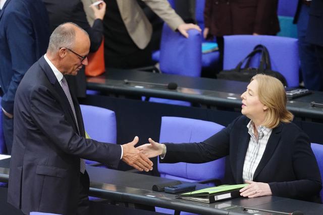 08 September 2026, Berlin: German Chancellor Friedrich Merz (L) greets Baerbel Bas, Minister of Labor and Social Affairs, as they arrive at the German Parliament (Bundestag) session for the start of budget week. Klingbeil is to present the draft federal budget for the coming year to the Bundestag. Photo: Kay Nietfeld/dpa