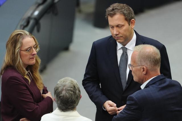 08 September 2026, Berlin: German Minister of Finance, Vice Chancellor, Lars Klingbeil, arrives at the German Parliament (Bundestag) session for the start of budget week. Klingbeil is to present the draft federal budget for the coming year to the Bundestag. Photo: Kay Nietfeld/dpa