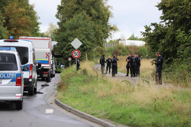 08 September 2026, North Rhine-Westphalia, Eschweiler: German Police officers are stationed near the Weisweiler power plant. Since Monday afternoon, a large number of police officers have been deployed around the power plant and have been conducting an intensive search for the suspect, who is believed to have carried out several acts of sabotage against the German power grid. Photo: Sascha Thelen/dpa
