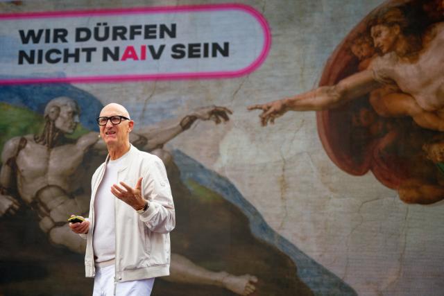 08 September 2026, North Rhine-Westphalia, Cologne: Deutsche Telekom CEO Timotheus Hoettges speaks at Deutsche Telekom's Digital X trade show. Photo: Henning Kaiser/dpa
