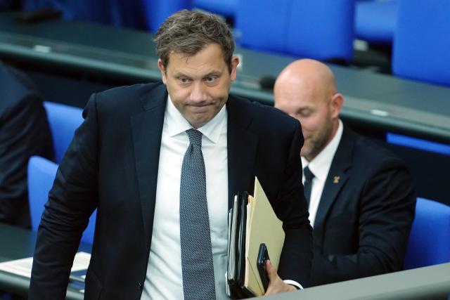 08 September 2026, Berlin: Lars Klingbeil, Germany's Minister of Finance, Vice Chancellor and SPD federal chairman, leaves the first session of the Bundestag at the start of budget week. Photo: Kay Nietfeld/dpa