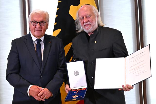 08 September 2026, Berlin: German President Frank-Walter Steinmeier (L) presents the Grand Cross with Star of the Order of Merit of the Federal Republic of Germany to Nobel Prize winner in Literature laureate Laszlo Krasznahorkai at the presidential residence on the Spreebogen. 
The Hungarian writer was awarded the Nobel Prize in Literature last year. Photo: Michael Brandt/dpa