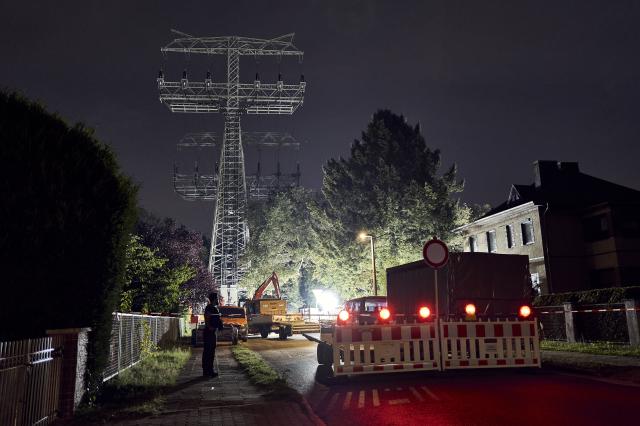 FILED - 09 September 2025, Berlin: FILE PHOTO - Repair work is being carried out on a damaged power pole. A widespread power outage occurred in southeast Berlin following an arson attack on two power poles. Photo: Michael Ukas/dpa