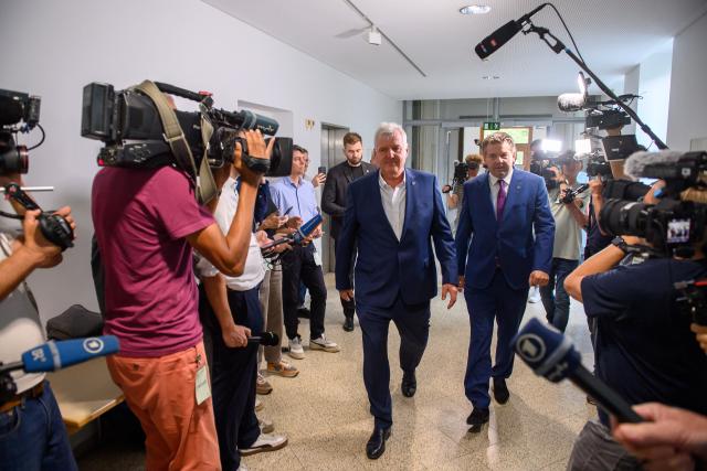 08 September 2026, Saxony-Anhalt, Magdeburg: Guido Heuer (L) and Sven Schulze (R), Minister-President of Saxony-Anhalt and state chairman of the CDU in Saxony-Anhalt, arrive at the state parliament for the inaugural meeting of the CDU parliamentary caucus. Saxony-Anhalt recently elected a new state parliament. Photo: Klaus-Dietmar Gabbert/dpa