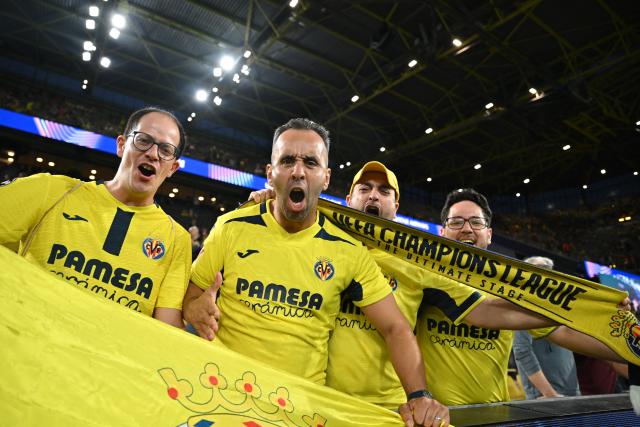 08 September 2026, North Rhine-Westphalia, Dortmund: Villarreal fans cheer in the stands prior to the start of the UEFA Champions League group stage soccer match between Borussia Dortmund and Villarreal CF at Signal Iduna Park. Photo: Bernd Thissen/dpa
